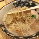 麺屋 蝉 - 1701 蝉 らーめん(こってり煮干し)@690円 麺リフト