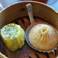 過門香 KITTE丸の内店 - 小籠包とニラ焼売