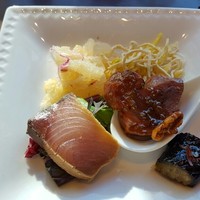 過門香 KITTE丸の内店 - 前菜盛り合わせ　鰹に味がしっかりついてて美味しかった