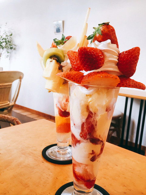いちごパフェ その2 By Tamamika3 たなかフルーツ 西都城 カフェ 食べログ