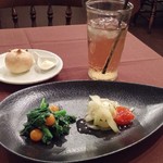 トリヤサイ - 前菜の盛り合わせ２種 菜の花のほうずきのゴマレモン＆セロリとみょうがのマリネ(ハーフサイズ)とパンとジンジャーエール