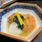 竹ざき - 7】桜エビのひろうす　粟麩　菊菜　蕪]