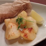 トリヤサイ - ローストハーブチキンレッグ＋ローストポテト(トリュフの香り付き)