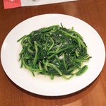 DIN TAI FUNG - 蒜蓉菠菜　ほうれん草のにんにく炒め40元