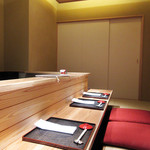 竹ざき - 店内はカウンターのみ