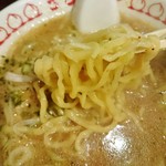 麺は太縮れ麺！