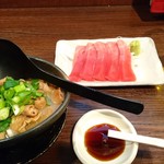 Shikajika - もつ煮豆腐（豆腐無し）/マグロ刺し