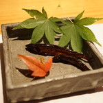 じどりや 穏座 - 鮴（ゴリ）と鮎の飴炊き