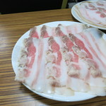 長白小館 - 茹でて蒸して冷凍した特製の豚三枚肉