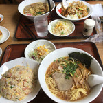 大王 - チャンラーメンランチ   730円
            焼肉ランチ   780円