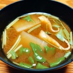 山の茶屋 - 赤出汁