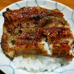 山の茶屋 - 御飯に秘伝のタレをかけて～鰻をのせて～頂きます( ^-^)　あっ、ちょっと崩れてしまった(>_<)