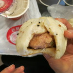 老蔡水煎包 - 肉まん