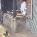 うな武 - 鰻は店頭で焼いています