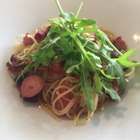 DINING ROOM IN THE MAIKO - 淡路産真ダコと黒オリーブのオイルソース有機ルッコラ添え