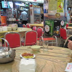 兩合海鮮打冷飯店 - ビニール張りのテーブル