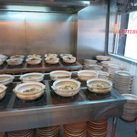 驥園川菜餐廳 - 土鍋がずらっと並んでます