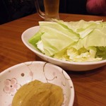 旨唐揚げと居酒メシ ミライザカ - お通し　キャベツ　