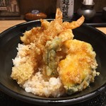 うまいものいっぱい いろはにほへと - 海鮮天丼です。