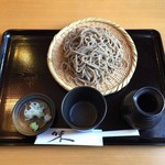 手打ち蕎麦 杜若 - 田舎蕎麦、700円です。