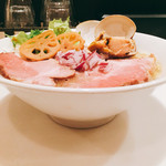 麺や 彩～iro～ - サイドビュー