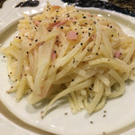 二毛作 - 熱じゃがカルボナーラは、このお店の看板の一つ