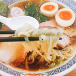 白河手打中華 賀乃屋 - 麺リフト