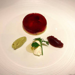 窯焼きステーキ 福田 - フォアグラのプリアサヴァランとビーツのジュレ