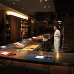 窯焼きステーキ 福田 - ラクジュアリーで落ち着いた雰囲気の店内