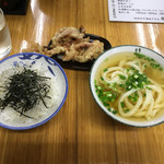 純手打ち讃岐うどん 綾 - あつあつとじゃこ飯、下足天
ある種定番です