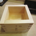 鮨辰巳 - 白鶴の樽酒　お正月と言う事でサービス