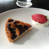 THE COSMOPOLITAN GRILL BAR TERRACE - デザートのケーキも選べます(o^^o)