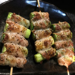 炭火焼鳥あずま - 【料理3,000円＋デラックス飲み放題2,000円】
      アスパラ巻き。
      シャキッとしたアスパラが美味しいです。