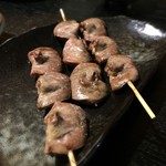 炭火焼鳥あずま - 【料理3,000円＋デラックス飲み放題2,000円】
      ハツ。
      柔らかくプリンっとした食感。
      ここのハツを食べたら、他のハツは食べられなくなります。