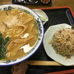 Totsugeki Ramen - 醤油ラーメンと半チャーハン