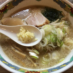 特麺コツ一丁ラーメン - ラーメン　麺少なめ 700円　ニンニク