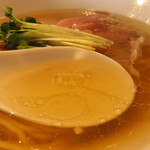 麺処　清水 南魚沼本店 - 透き通った淡麗スープ。