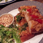 タイ料理 プリックタイ コラボ - 海老パン。前菜にぴったり。