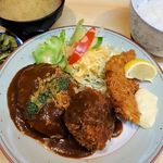 洋食の店　ぺいざん - ぺいざん（ミックス定食・980円） ※左から、ハンバーグ、カニクリームコロッケ、白身魚フライ