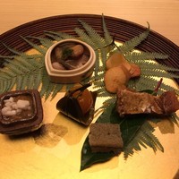 祇園 末友 - 八寸：棒鱈、なまこ、このわた、金柑蜜煮、子持ち昆布、くわいせんべい