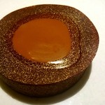 ル スプートニク - ピスタチオとチョコレートのアイス、チョコレートソースがけ