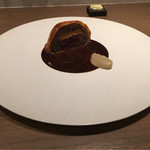 ラチュレ - 雷鳥のパイ包み、ソースサルミ、菊芋のピュレ