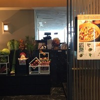 やさい家めい 表参道ヒルズ本家 - 入口の野菜飾り