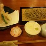 十割蕎麦みかあさ - ささ身の天ぷらとせいろ蕎麦。