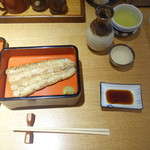 一二三本店 - そっと触らないと崩れそうな白焼き