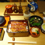 一二三本店 - すでにお腹八分目のところでうな重　竹級。ご飯は少なめにしてあるとのこと。