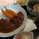 東天閣 - 海老フライカレーと半ラーメン