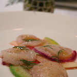 エルルカン・ビス - 2016クリスマスディナーの前菜（色とりどりの大根とリンゴ　天然帆立貝のカルバッチョ）