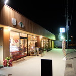 アラドモ - 国道沿いの店入口