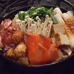 Chuuousensakabashouwabeibi - 魚介やお肉など、とにかく具沢山のちゃんこ鍋！980円